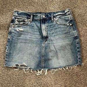 NEW Never been worn before GAP jean skirt distressed Size 10/30